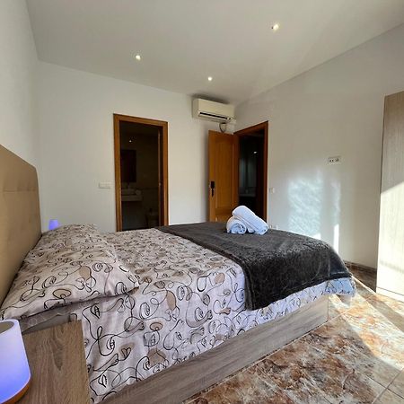 Amplio Apartamento, 5 Camas 산트에스티비시즐로뷔레스 외부 사진