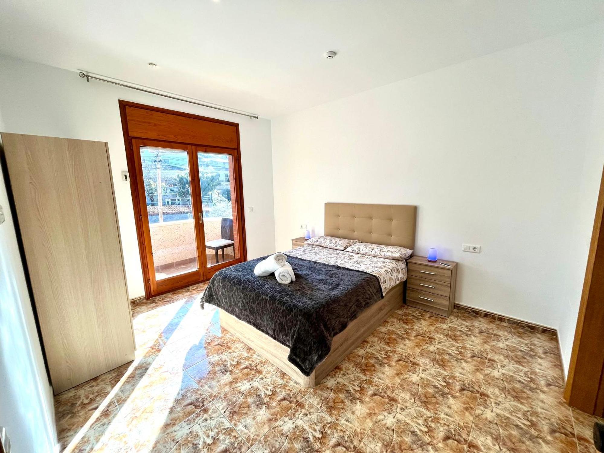 Amplio Apartamento, 5 Camas 산트에스티비시즐로뷔레스 외부 사진