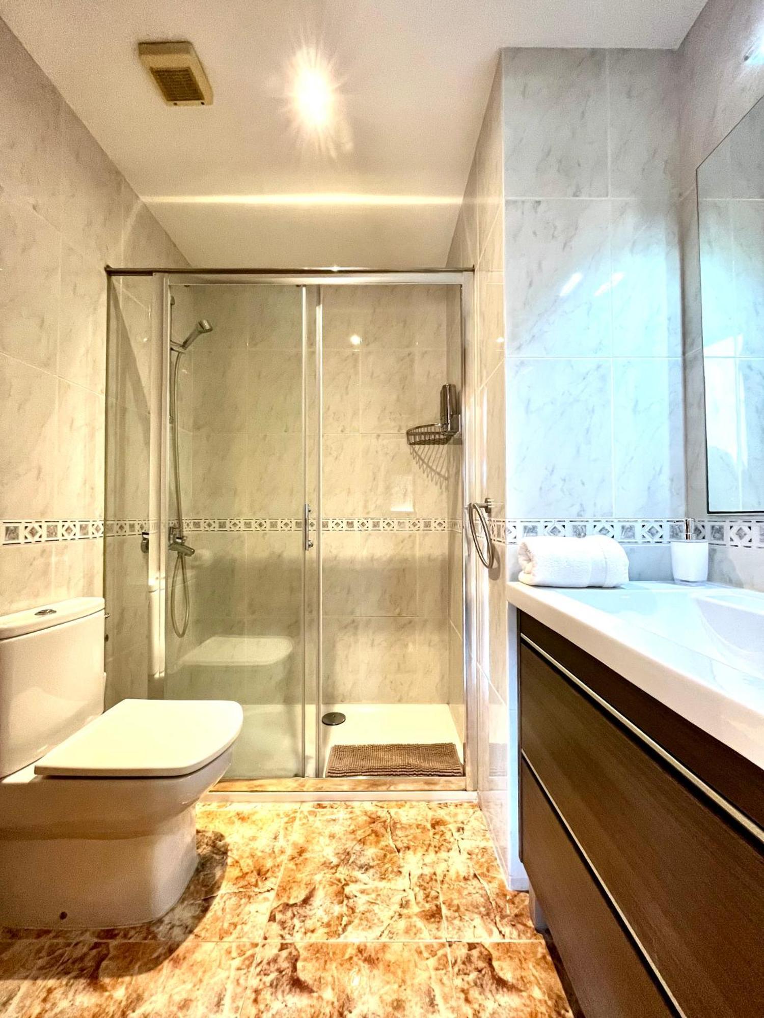 Amplio Apartamento, 5 Camas 산트에스티비시즐로뷔레스 외부 사진