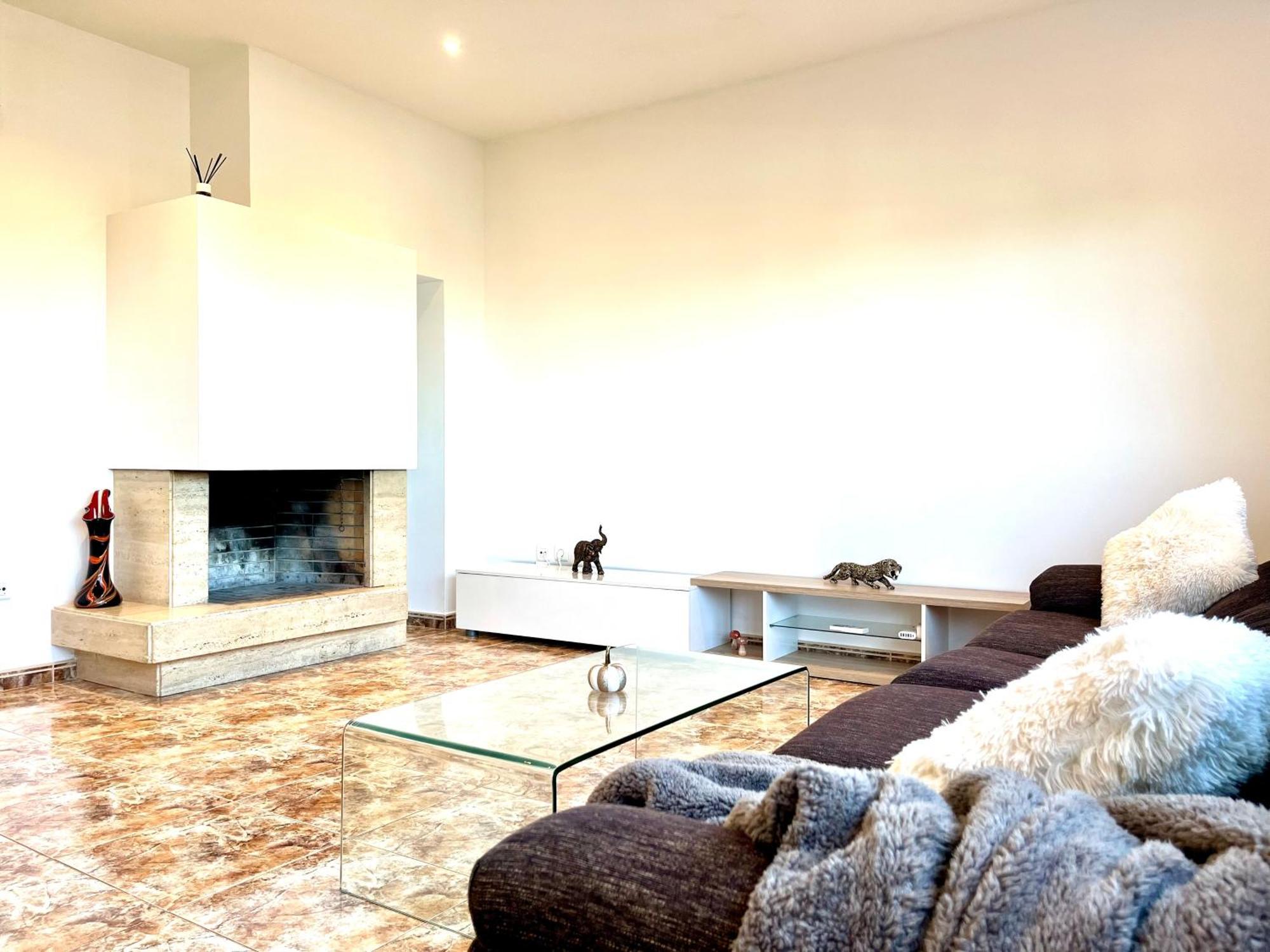 Amplio Apartamento, 5 Camas 산트에스티비시즐로뷔레스 외부 사진