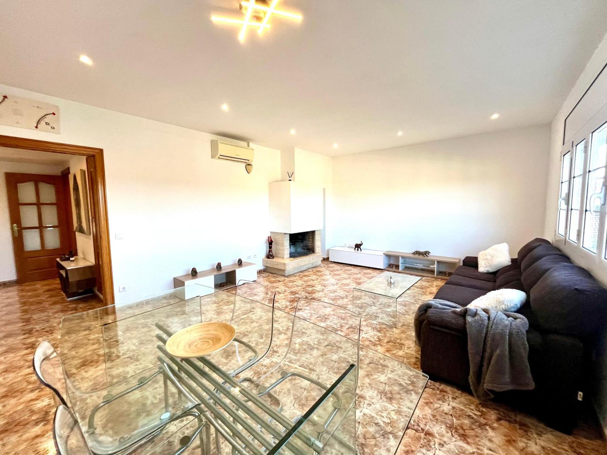 Amplio Apartamento, 5 Camas 산트에스티비시즐로뷔레스 외부 사진